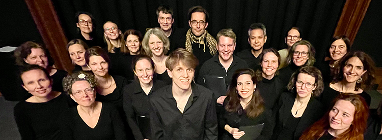 Eltern-Lehrer-Chor beim Weihnachtskonzert