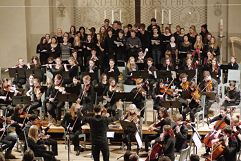 Schulchor mit Orchester